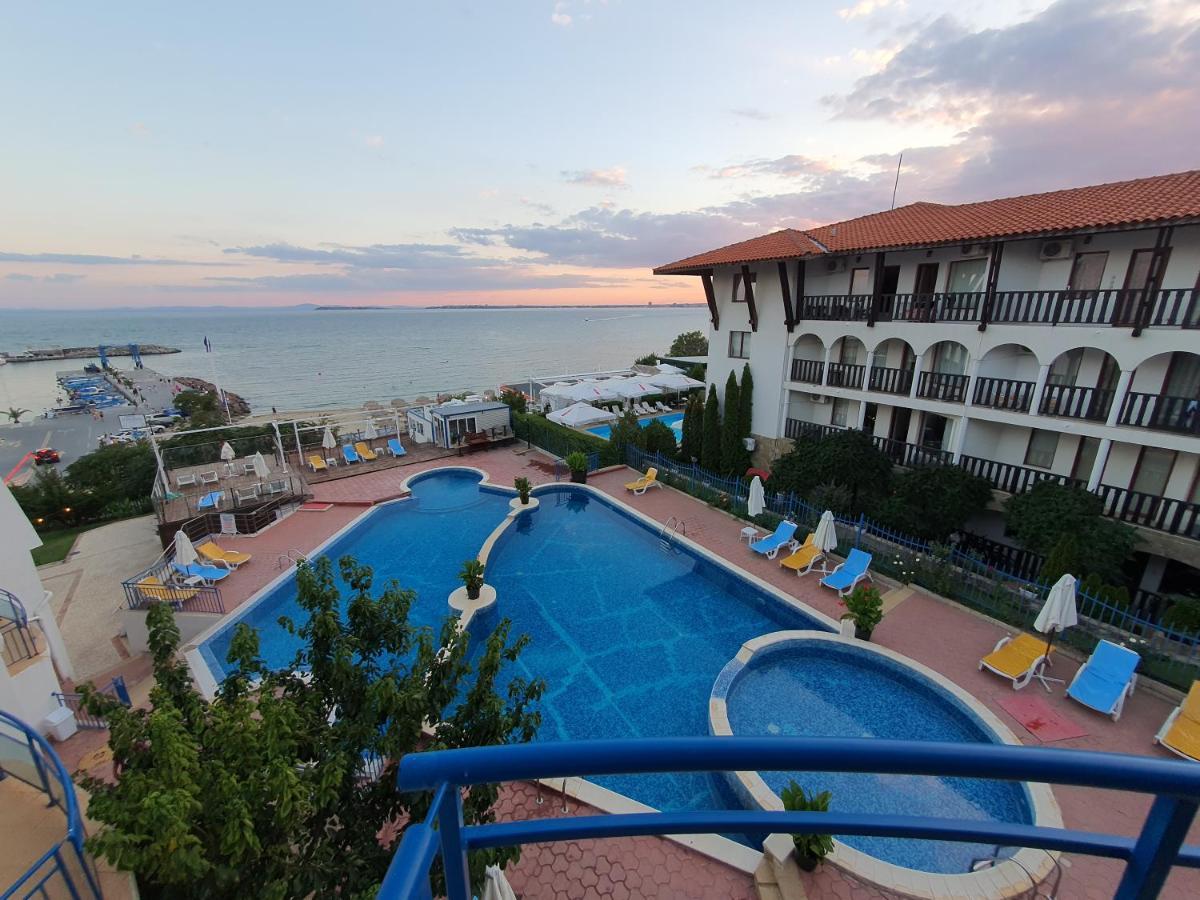 Sveti Vlas Marina Beach Apartment - Vega Village Екстериор снимка